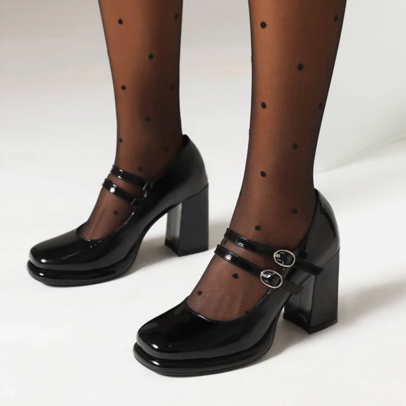 Patent Leather Pump - Bombas de couro de fivela dupla