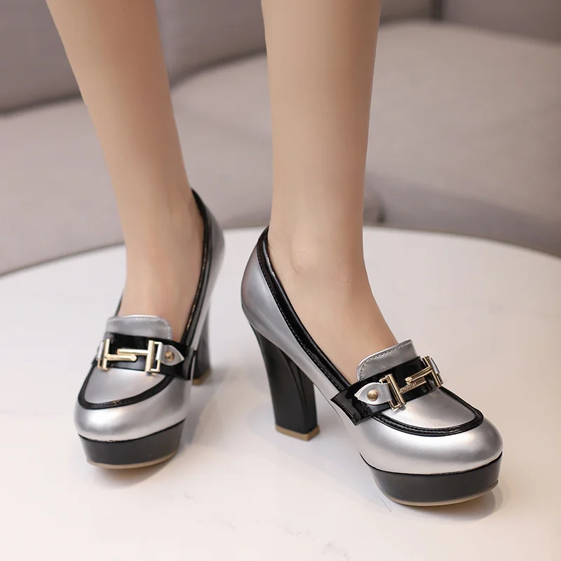 Moda corrente de metal feminin - Patent Leather Pump avaliação e preço
