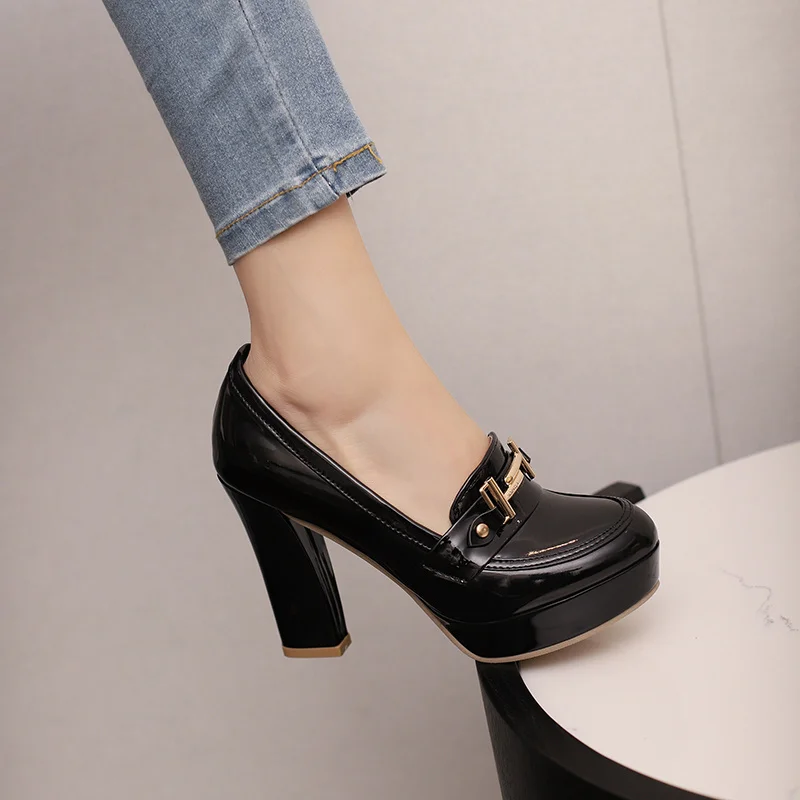 Moda corrente de metal feminin - Patent Leather Pump avaliação e preço