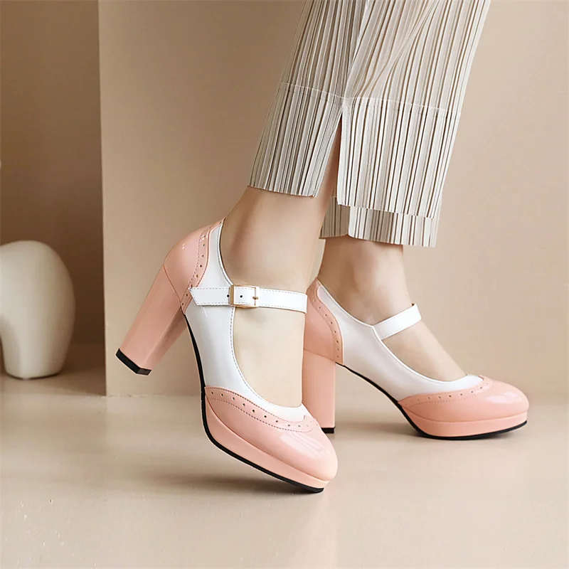 Sapatos Mary Jane de Plataform - Patent Leather Pump avaliação e preço